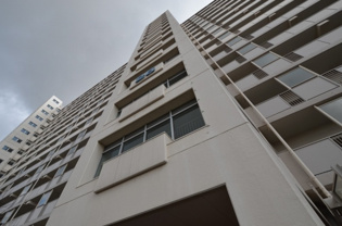 武庫川あおぞらのまち25号棟の外観