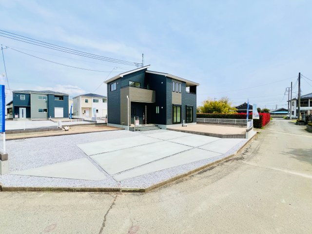 玉村町八幡原の前面道路含む現地写真|駐車スペースを確保しながらお庭のスペースも♪