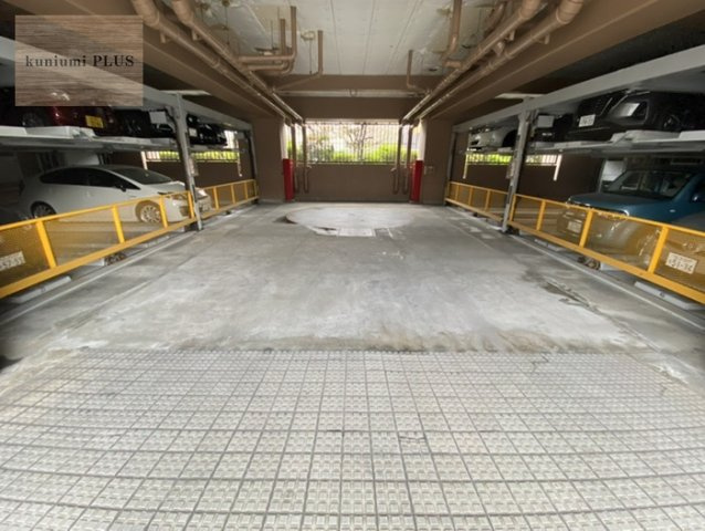 コスモ鶴見の駐車場