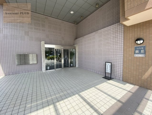 コスモ鶴見のエントランス