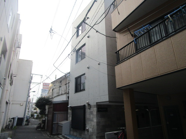 北区上中里３丁目のビル