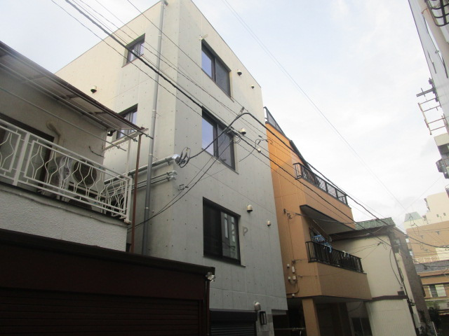 北区上中里３丁目のビル