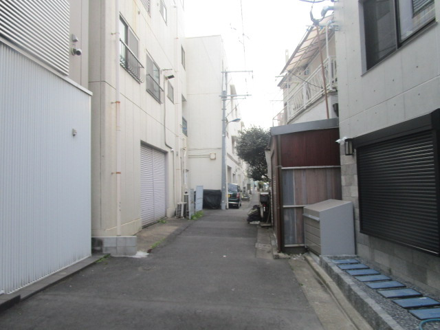 北区上中里３丁目のビル