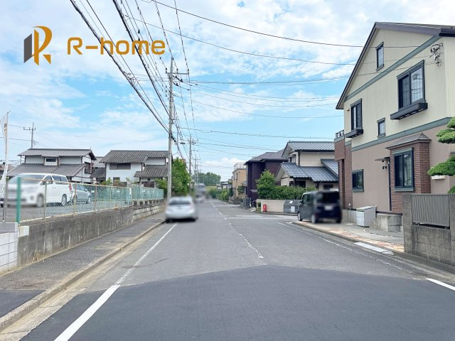 取手市西I　新築戸建て　B号棟の前面道路含む現地写真|『今から見たい！』大歓迎です♪
お気軽にＲ－ｈomeまでお問い合わせください。