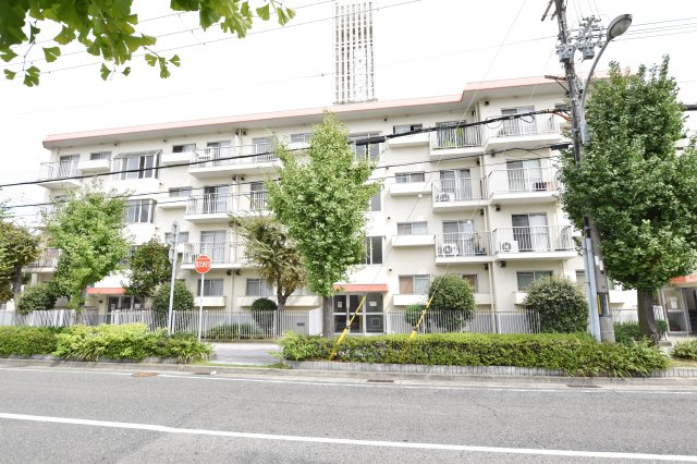 香枦園パークマンションの外観|JR「甲子園口」駅徒歩5分、2024年6月室内リフォーム済の中古マンションです。即日内覧可能！皆様からのご連絡心よりお待ちしております。