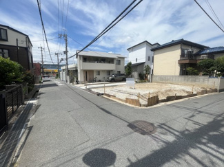 【前面道路含む現地写真】