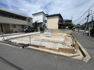 【前面道路含む現地写真】