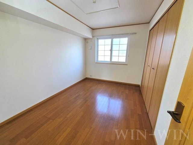 ユイロン・栄の寝室