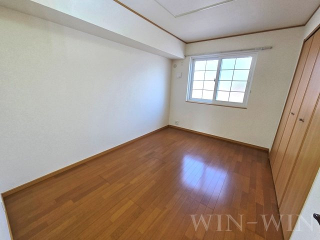 ユイロン・栄の寝室