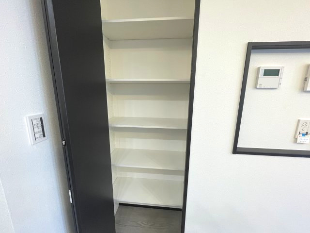 西区大芝二丁目　№35474の収納|リビング横収納