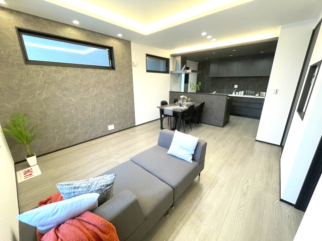 西区大芝二丁目　№35474の居間・リビング|ＬＤＫ14.3帖
間接照明が素敵なリビング