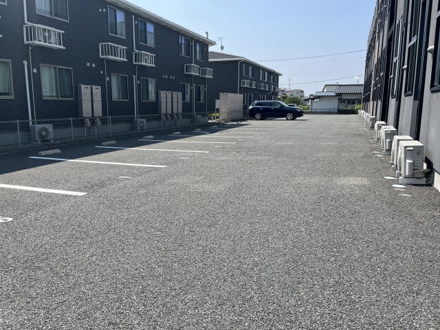 ドミール八代Ⅰの駐車場