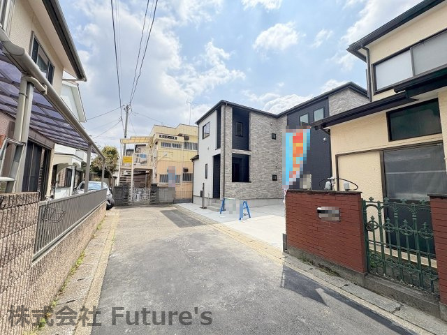 三郷市早稲田4丁目　新築戸建　全1棟の前面道路含む現地写真|前面道路含む現地写真です。