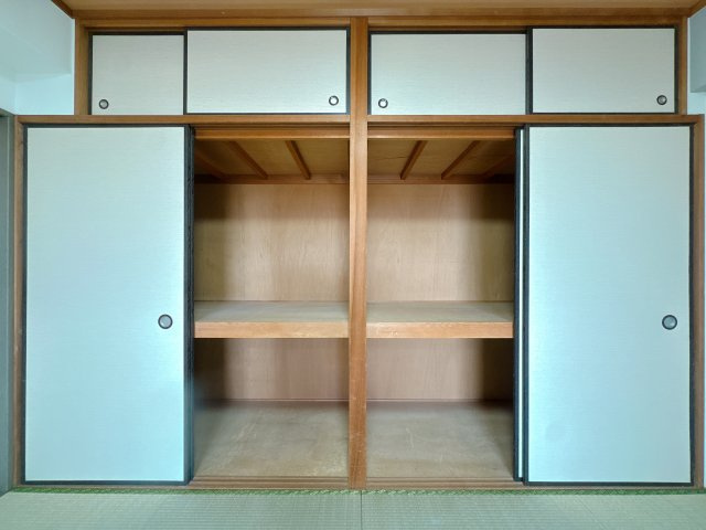 【収納】 | グリーンマンションやよい坂☆仲介手数料☆半額☆ | 和室の収納もたっぷり。来客用のお布団も３組置いてもまだまだ余裕があります。