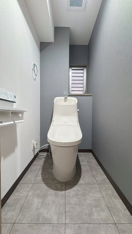 【トイレ】 | グリーンマンションやよい坂☆仲介手数料☆半額☆ | 手洗い一体型のトイレは節水効果があり、環境にもお財布にも優しい人気のタイプです。もちろんウォシュレット機能も完備しています。