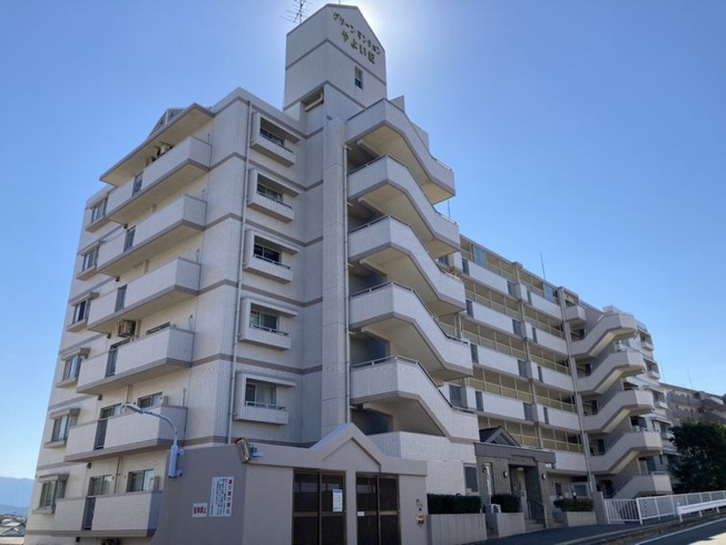 【外観】 | グリーンマンションやよい坂☆仲介手数料☆半額☆ | マンションの顔となるエントランスは重厚感漂う装いでお客様をお出迎えします。 