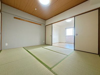 【和室】 | グリーンマンションやよい坂☆仲介手数料☆半額☆ | 可動間仕切りは、ときに広く使ったり、区切って使ったりと選ぶ自由が持てるんです♪リビングと一体で使うともっと広々♪