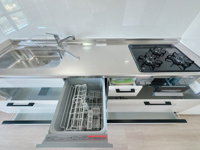 【キッチン】 | グリーンマンションやよい坂☆仲介手数料☆半額☆ | 機能性とデザイン性を両立させた、リノベーション物件ならではの素敵なキッチン。立ってみるとそれがよく分かります♪