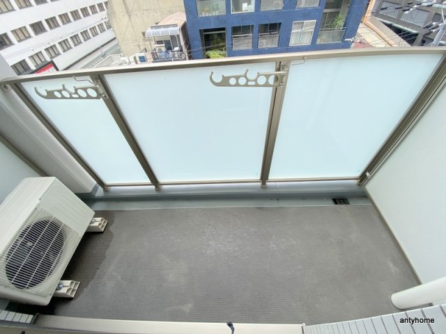 プレサンス堺筋本町駅前シェル　仲介手数料無料のバルコニー