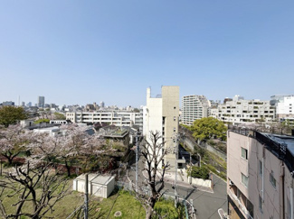 【展望】 | 眼前に広がる空の雄大さと、このお部屋の自慢の一つである「眺望」をご覧ください。毎日、この景色を独り占めできる新生活に夢が広がります。～即日のご見学可能～　お問合せはお気軽にどうぞ。