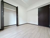 【洋室】 | グランピアマンションやよい坂☆仲介手数料無料☆ | 一人ひとり快適な空間は違うからこそ、家具の配置もアレンジしやすいシンプルなデザインに。