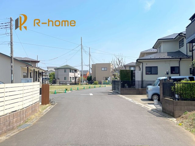 守谷市松ケ丘5丁目24-1期　新築戸建て　2号棟の前面道路含む現地写真|『今から見たい！』大歓迎です♪
お気軽にＲ－ｈomeまでお問い合わせください。
