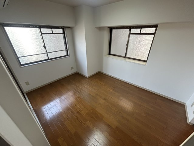 YKハイツ西明石の居間・リビング