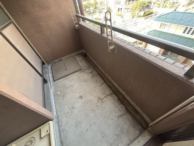 YKハイツ西明石のバルコニー