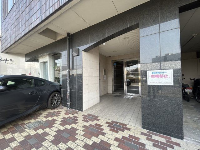 YKハイツ西明石のエントランス