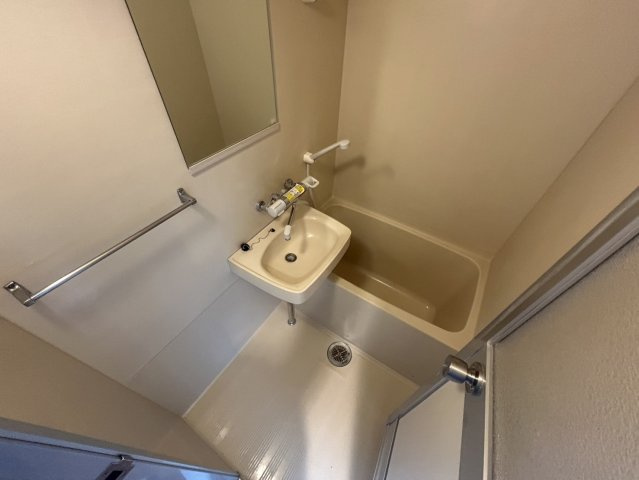 YKハイツ西明石の浴室