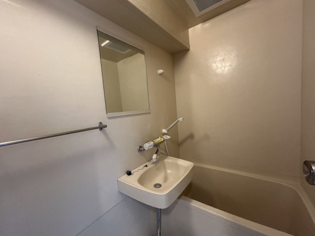 YKハイツ西明石の洗面所