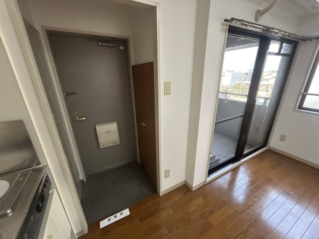 YKハイツ西明石の玄関