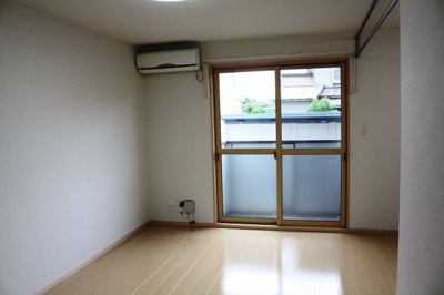 【居間・リビング】 | エルフハイムかづみB | リビングです