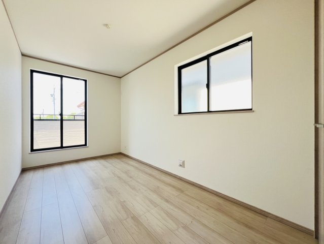 高浜市湯山町４丁目16-11『仲介手数料無料』新築戸建ての洋室