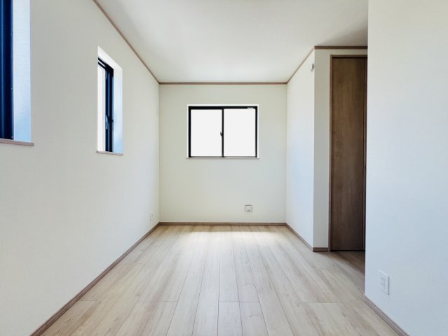 高浜市湯山町４丁目16-11『仲介手数料無料』新築戸建ての洋室