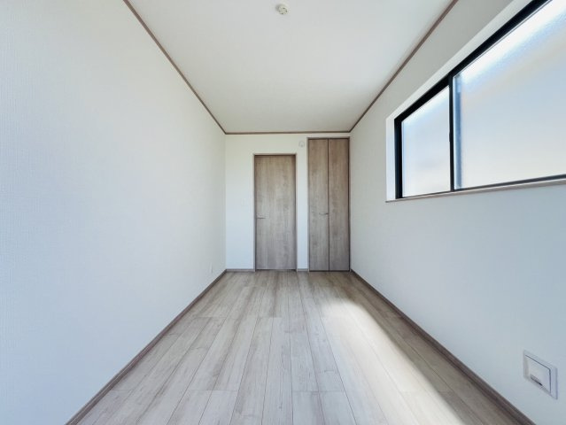 高浜市湯山町４丁目16-11『仲介手数料無料』新築戸建ての洋室