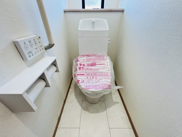 高浜市湯山町４丁目16-11『仲介手数料無料』新築戸建てのトイレ