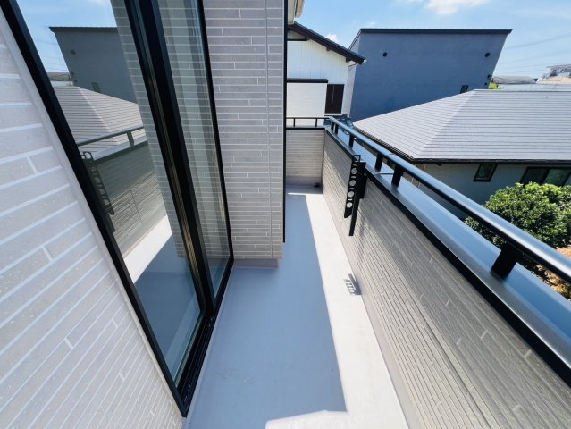 高浜市湯山町４丁目16-11『仲介手数料無料』新築戸建てのバルコニー