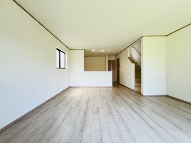 高浜市湯山町４丁目16-11『仲介手数料無料』新築戸建ての居間・リビング