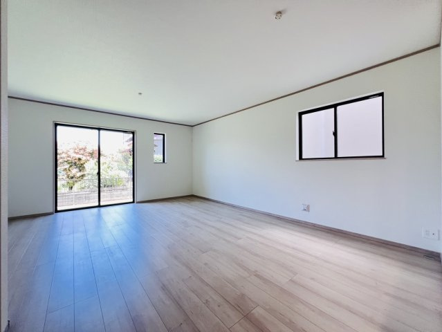 高浜市湯山町４丁目16-11『仲介手数料無料』新築戸建ての居間・リビング