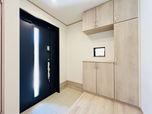 高浜市湯山町４丁目16-11『仲介手数料無料』新築戸建ての玄関