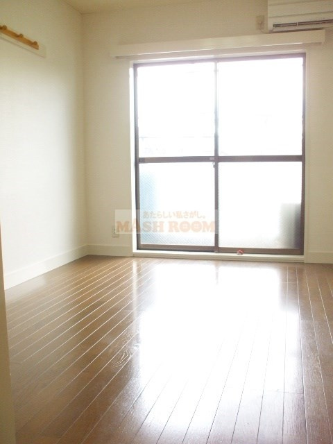 メゾン高山の居間・リビング