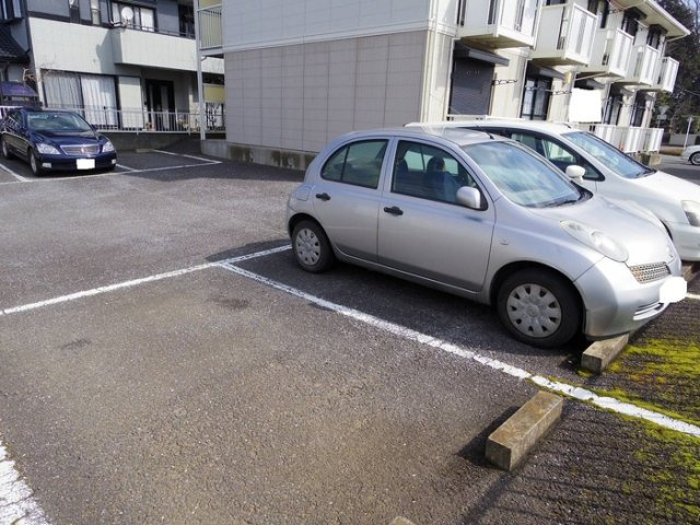 シェリールAIの駐車場