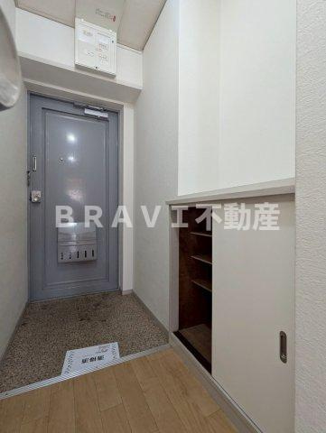 布亀マンションの玄関