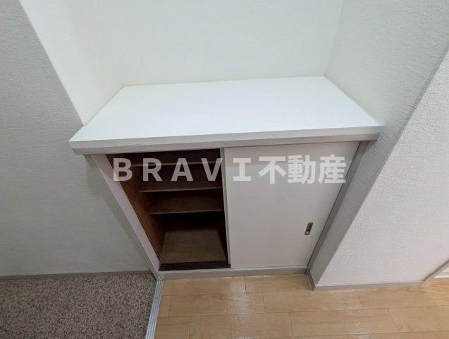 布亀マンションの玄関