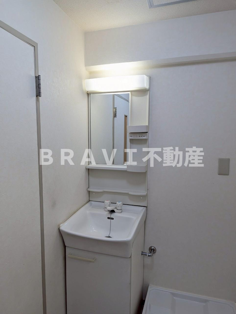 布亀マンションの独立洗面台