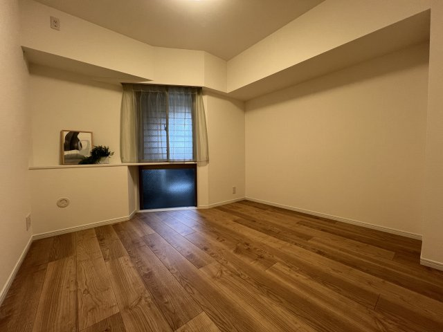 もう、イメージ通りのタワマンですー【シルエタワーヨコハマ】の洋室|使い勝手のいい洋室です