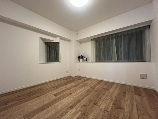 もう、イメージ通りのタワマンですー【シルエタワーヨコハマ】の洋室|広々とした洋室です