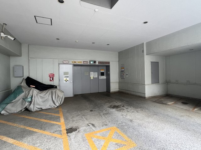 もう、イメージ通りのタワマンですー【シルエタワーヨコハマ】の駐車場