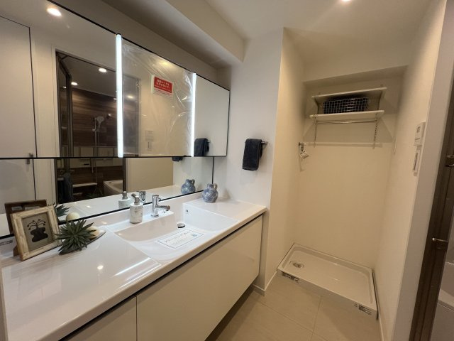 もう、イメージ通りのタワマンですー【シルエタワーヨコハマ】の独立洗面台|独立洗面台、朝の身支度には欠かせません